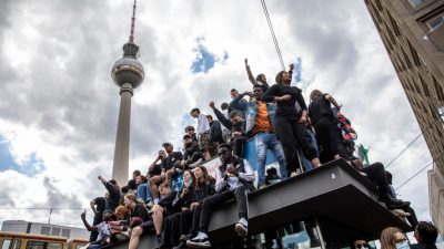 Demos in Deutschland: Schwere Ausschreitungen durch linksextreme Antifa befürchtet