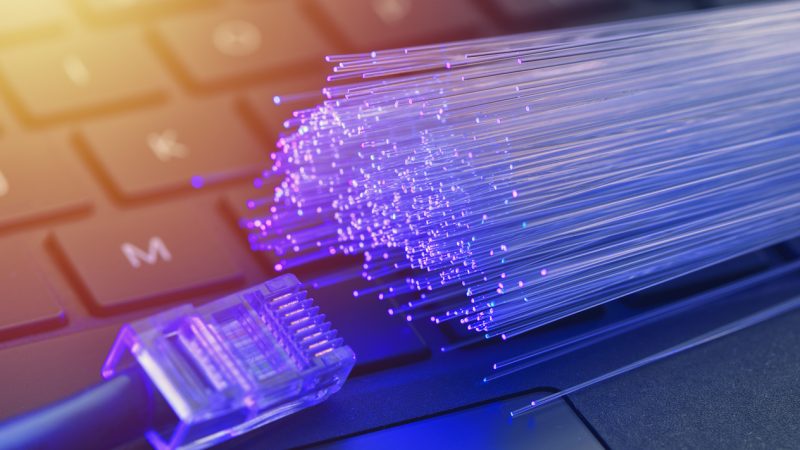 „Schnelles Internet oder weniger zahlen“ – Gesetzesentwurf soll Netzausbau vorantreiben