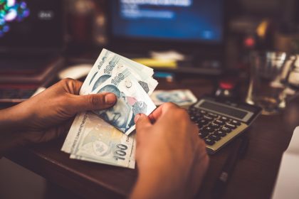 Französische Notenbank: Keine erhöhte Corona-Gefahr durch Bezahlen mit Geldscheinen