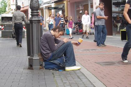 Corona-Krise: Jüngere Menschen zunehmend auf Tafeln angewiesen