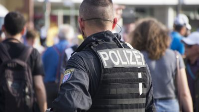Bielefeld: Hetzjagd auf Polizeibeamte mit Plakaten – Polizeipräsidentin sieht rote Linie überschritten