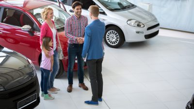 Autokauf: Neuzulassungen brechen im Mai um die Hälfte ein