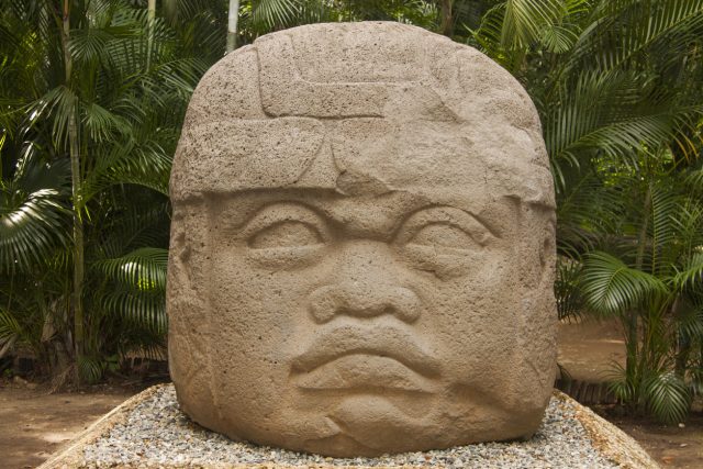 Maya Steinskulptur