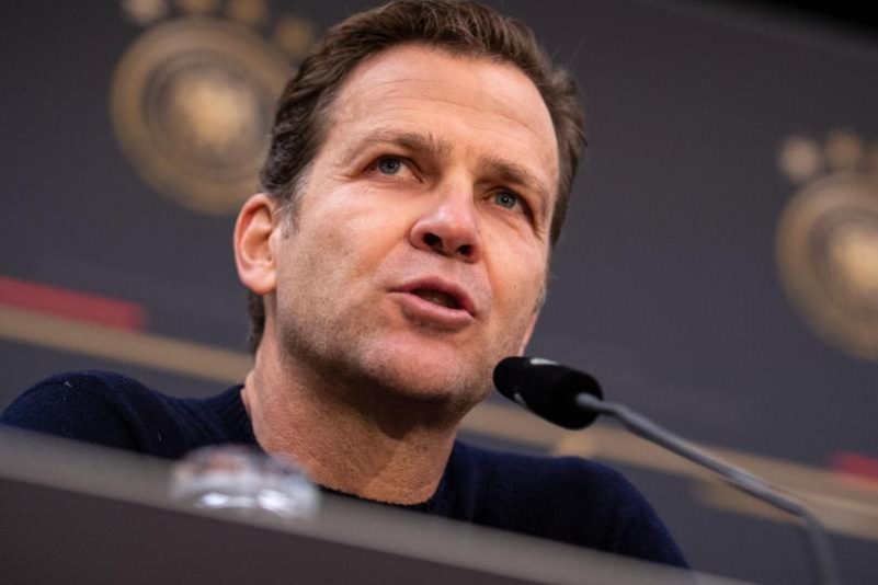 Bierhoff für Gehaltsobergrenze im Fußball