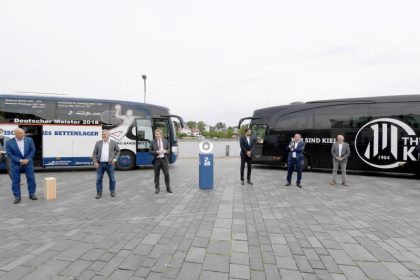 Meister Kiel erhält Meisterschale vor leeren Rängen