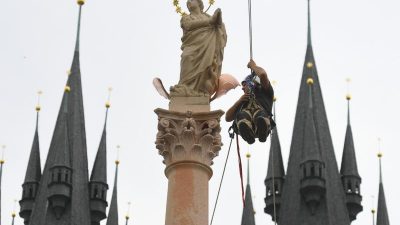 Historische Mariensäule in Prag wiederaufgebaut