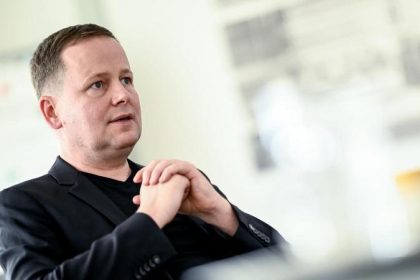 Berliner Kultursenator zu Bühnenkunst und Corona-Pandemie: „mit Teststrategien künstlerische Freiräume haben, um spielen zu können“