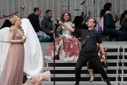 Corona-Einschränkungen: “Rheingold” auf dem Parkdeck der Deutschen Oper Berlin
