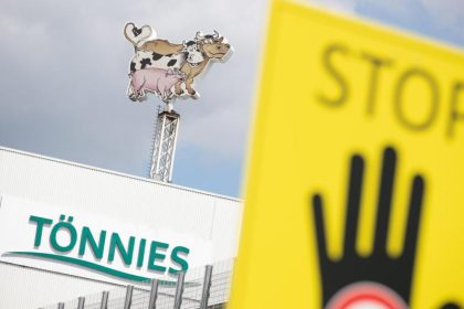 Heil: Tönnies muss für Schäden durch Coronavirus-Ausbruch haften – Wursthersteller prüfen Klage