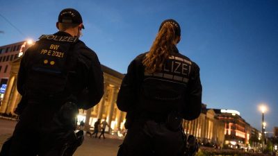 Stuttgart: Angespannt und leicht gereizt – mehrere hundert Beamte im Einsatz
