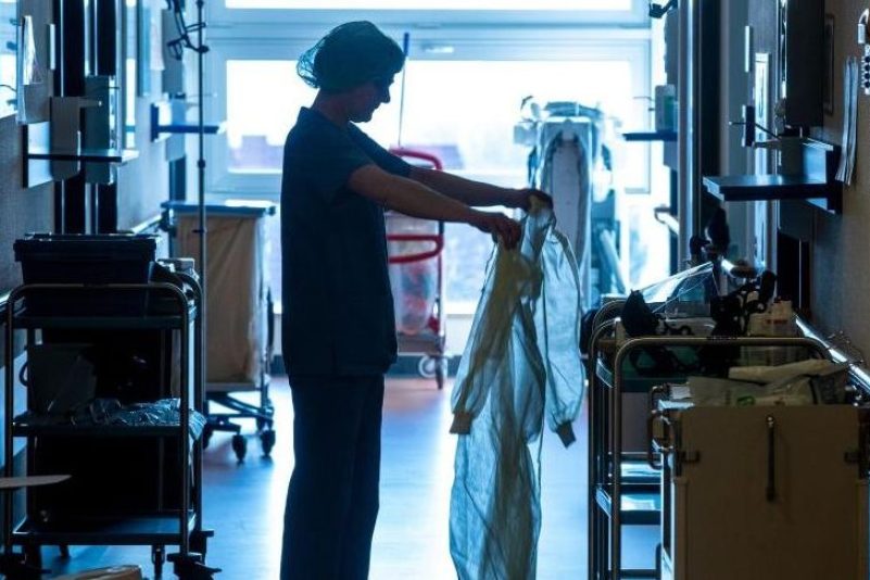 Kliniken rechnen noch für Monate mit Corona-Krisenbetrieb