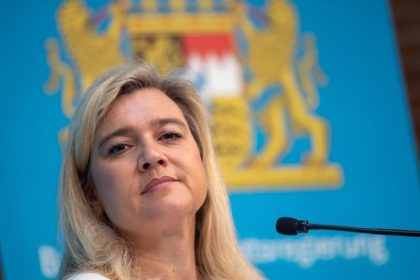 Interne Emails: Bayerns Ministerin Huml wusste schon länger von der Corona-Panne