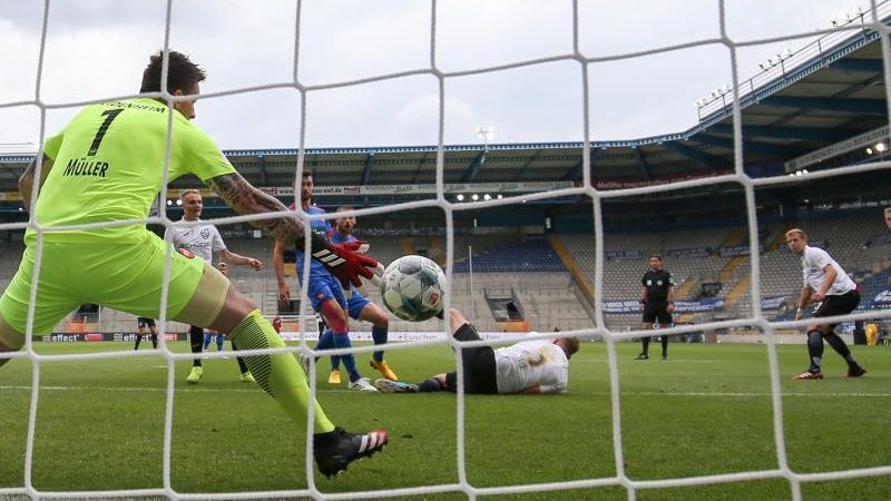 Heidenheim nach HSV-Patzer in der Relegation