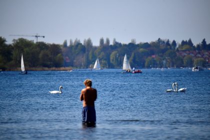 Baden-Württemberg: Behörden sperren Badesee wegen Corona-Verstößen