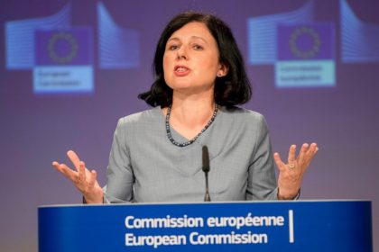 EU-Kommissionsvize dringt auf Rechtsstaatlichkeit als Bedingung für EU-Gelder – Orban droht mit Veto