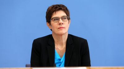 Kramp-Karrenbauer beklagt ruinösen Wettbewerb um CDU-Vorsitz