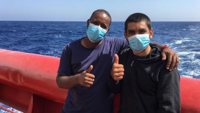 „Ocean Viking“ nimmt bei Aktion vor Libyen erneut 106 Migranten an Bord