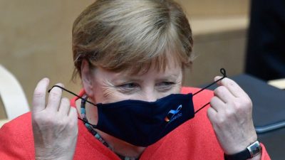 Nach neugieriger Frage von Reporterin: Kanzlerin Merkel zeigt sich zum ersten Mal mit Maske