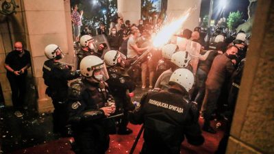 Belgrad: 60 Verletzte und 23 Festnahmen bei Protesten gegen Ausgangssperre