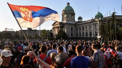 Protest gegen Corona- Maßnahmen: Erneute Gewaltausbrüche in Serbien