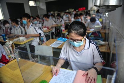 Ausländische Lehrer in China müssen auf KP-Linie sein – sonst werden sie gefeuert