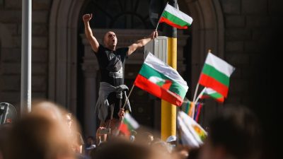 Bulgariens Präsident fordert nach Razzia in seinem Büro Rücktritt der Regierung