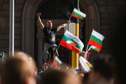 Bulgariens Präsident fordert nach Razzia in seinem Büro Rücktritt der Regierung
