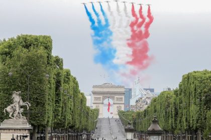 Französischer Nationalfeiertag mit Gesundheitsministern: Macron kündigt verschärfte Maskenpflicht an