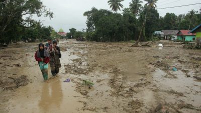Vom Schlamm überrollt: Mindestens 15 Tote durch Überschwemmungen in Indonesien