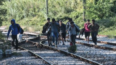 Seehofer warnt vor steigenden Flüchtlingszahlen auf der Balkanroute