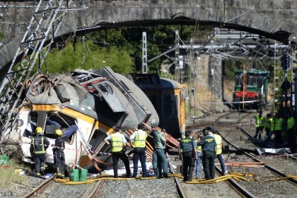 Schweres Zugunglück in Portugal: Zwei Tote und viele Verletzte