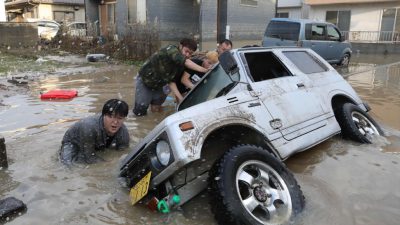 Japan: 75.000 Menschen müssen Häuser wegen heftiger Regenfälle verlassen