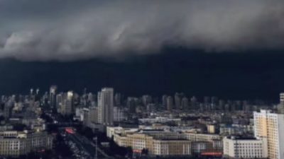 Dunkelheit am Nachmittag bei Unwetter und Flut in Harbin – Rabenschwarzer Himmel wie beim Volkskongress