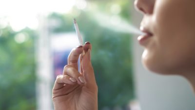 Viele Frauen hören im Geburtsjahr des ersten Kindes mit Rauchen auf