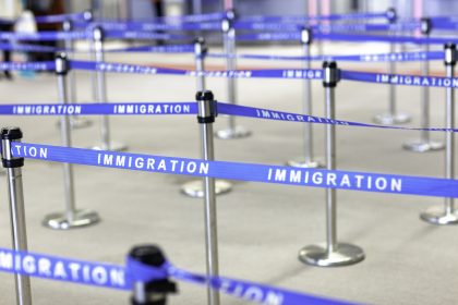 Innenministerium lies coronainfizierte Spätaussiedler unkontrolliert und ungetestet einreisen