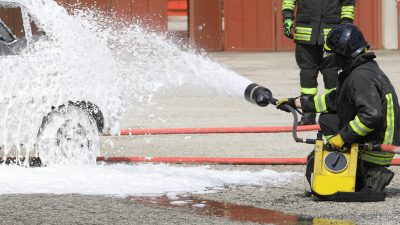 Polizei in Recklinghausen geht nach Feuer an Streifenwagen von Brandstiftung aus