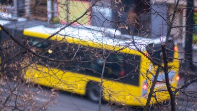 Unbekannte attackieren Busfahrer in Berlin Mitte