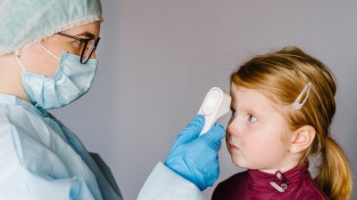 Kinderärzte befürchten im Herbst Corona-Test-Ansturm wegen „Schnupfnasen“