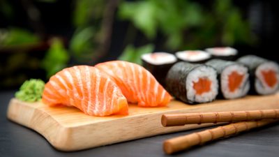 Japan: Frau bekommt Halsschmerzen nach Sushi-Verzehr – Ärzte entdecken lebenden Wurm