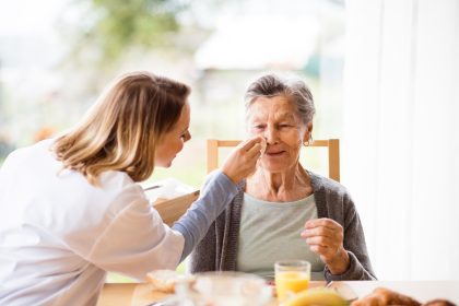 Patientenschützer halten Teststrategie in Pflegeheimen für realitätsfern