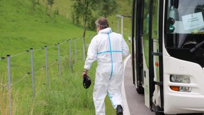 Bayern: Mann ersticht Ex-Partnerin in Bus vor anderen Fahrgästen