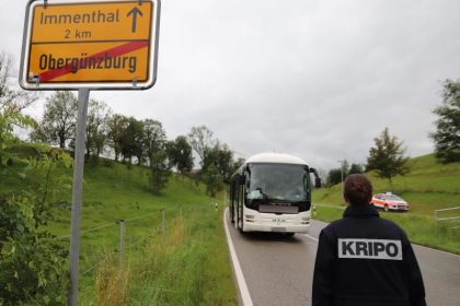 Tödliche Messerattacke auf Ehefrau in Linienbus – Mann wird Haftrichter vorgeführt
