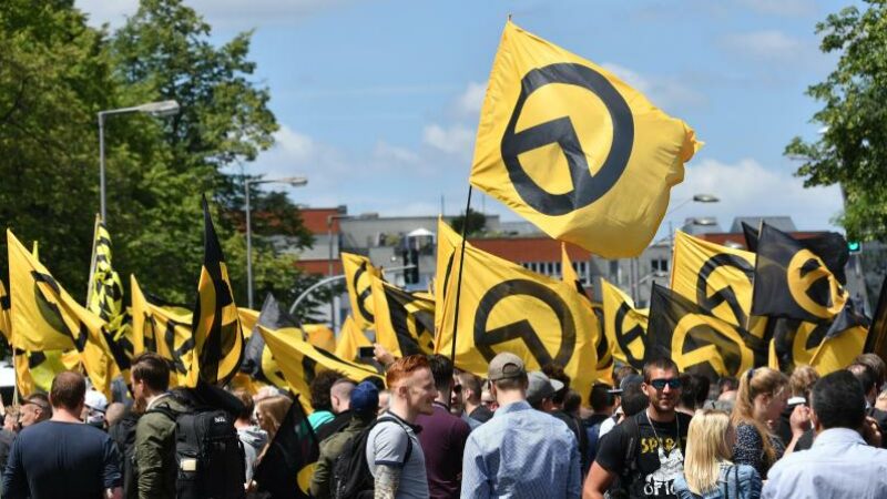 Antirassismusgesetz greift: Ein Jahr Haft für Identitären-Chef van Langenhove