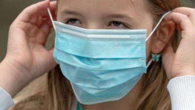 WHO und UNICEF empfehlen Jugendlichen ab zwölf Jahren das Maskentragen