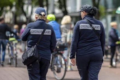 FDP-Vorschlag: Gastro-Personal soll Gesundheitsämter bei Corona-Kontrollen unterstützen