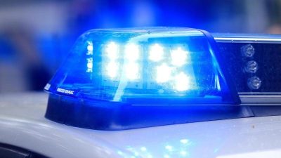 Kassel: Angriff auf Polizistin bei Festnahme – pöbelnde Menge filmt Auseinandersetzung