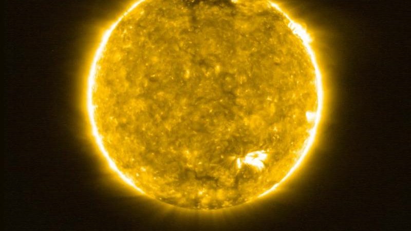 Erste Bilder der Raumsonde „Solar Orbiter“ zeigen „Lagerfeuer“ auf der Sonne