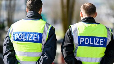 Berlin: Pkw fährt in Menschengruppe, drei Schwerverletzte – Wahrscheinlich Unfall wegen überhöhter Geschwindigkeit