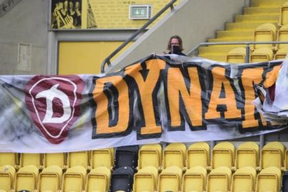Mehr als 4000 Menschen am Stadion: Schwere Ausschreitungen beim Wiederaufstieg von Dynamo Dresden