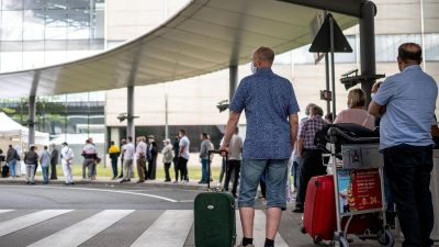 Erste Flughäfen bieten kostenlose Corona-Tests an